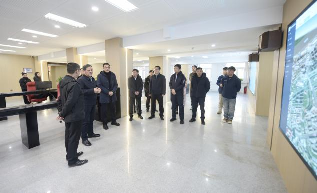 低空经济|省测绘地理信息局领导莅临我校考察低空管服一体化平台