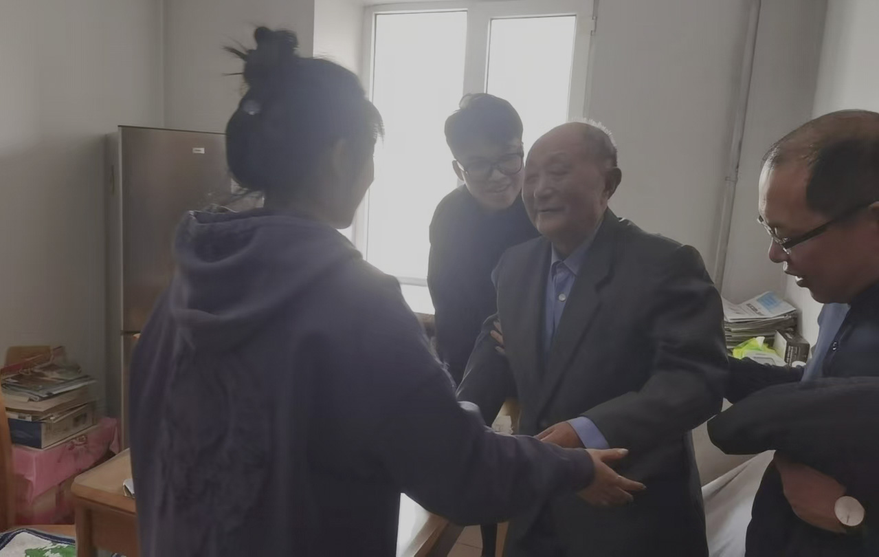 春映桑榆情润夕阳