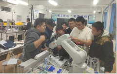 机电工程学院17人获“1+X” 工业机器人应用编程职业技能等级证书