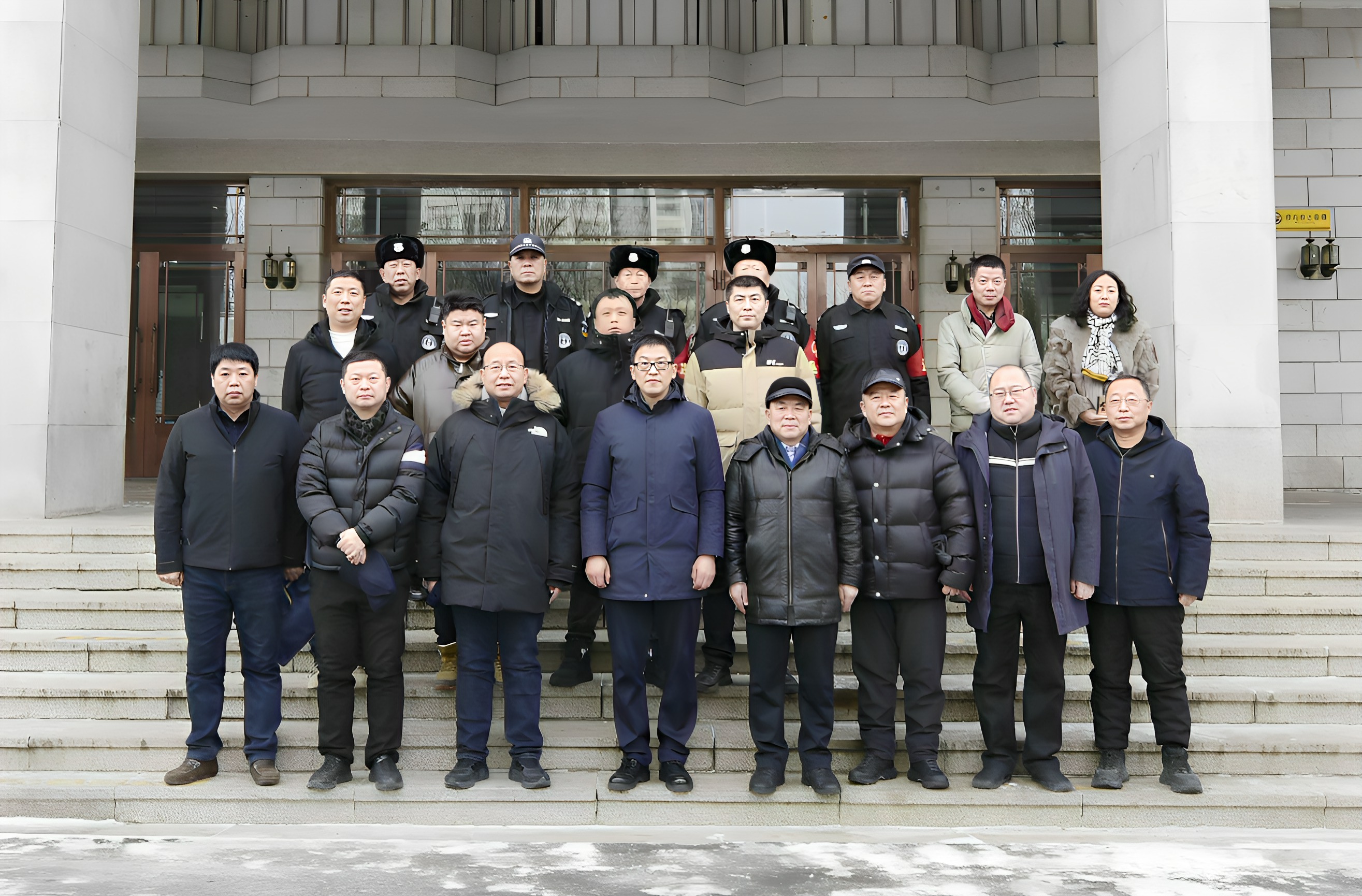 学校领导看望慰问春节期间坚守工作一线教职员工