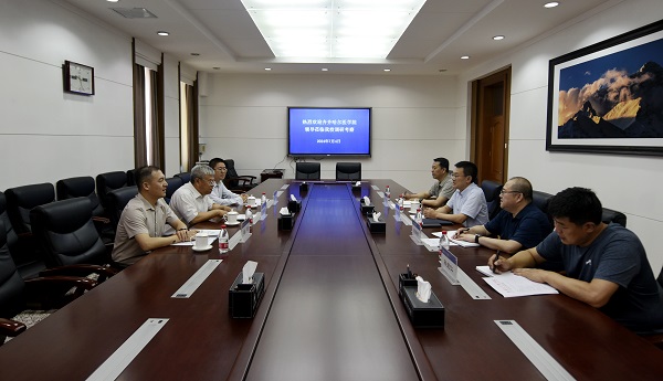 齐齐哈尔医学院来校调研体育场馆建设