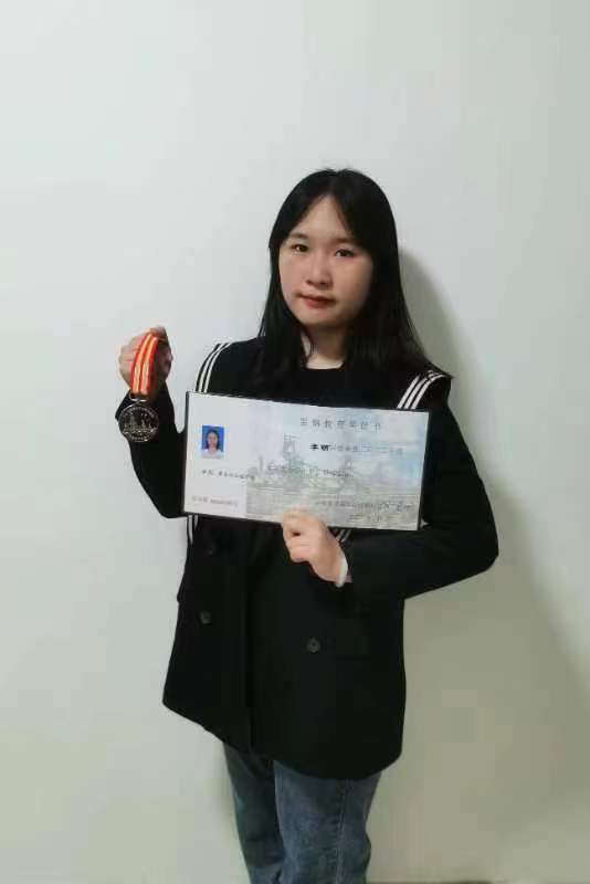 我校学生李萌荣获2022年度宝钢优秀学生奖