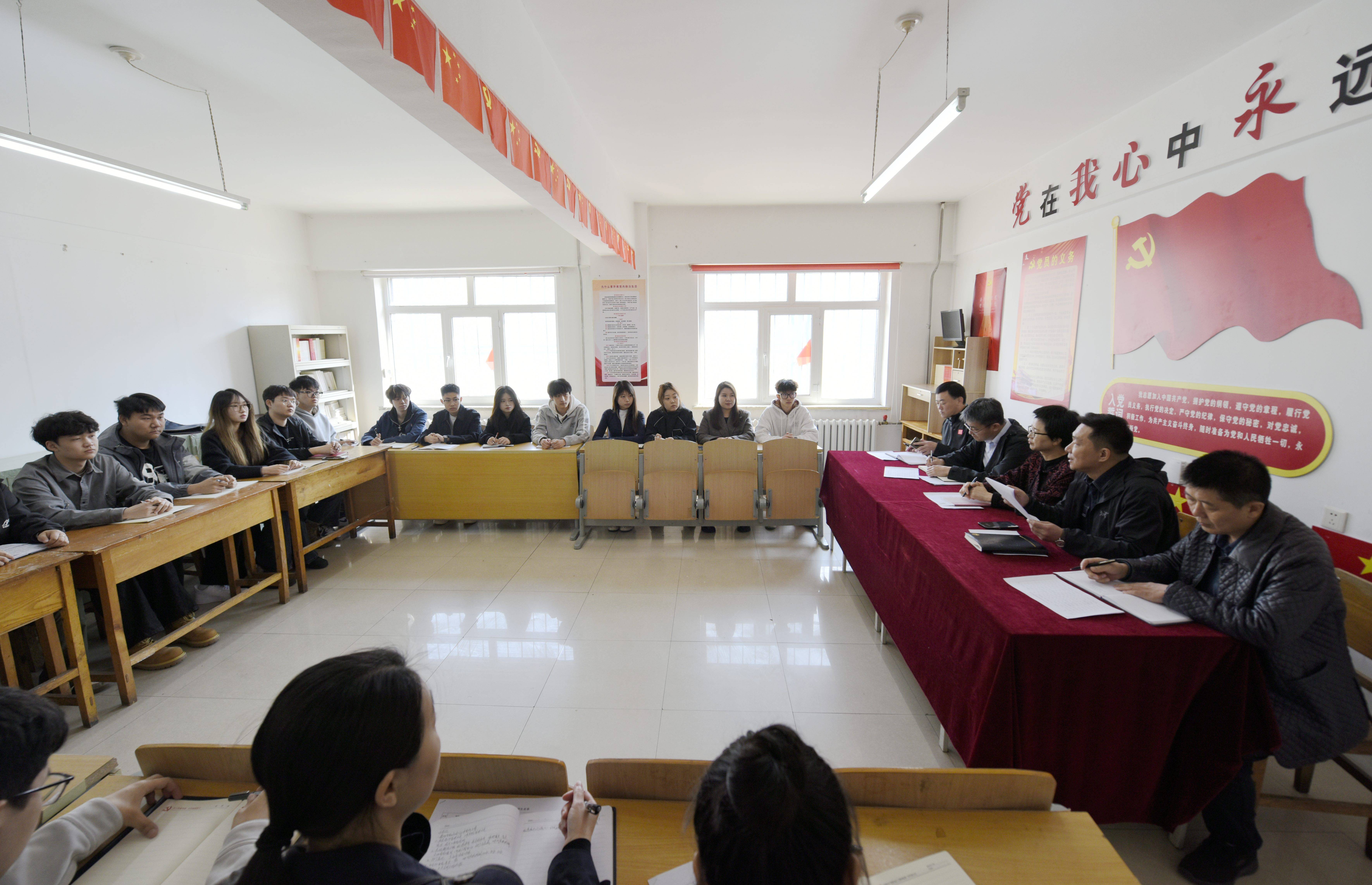 【学习教育】一堂生动的思政课:党委书记于沐琳与学生“面对面”