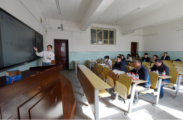 【工作落实年】学校组织开展新教师教学试讲考核工作