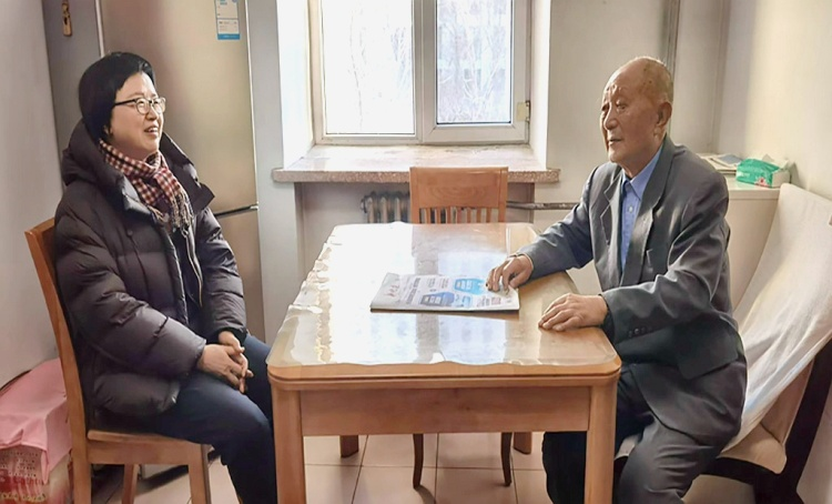 学校领导走访慰问离退休老同志