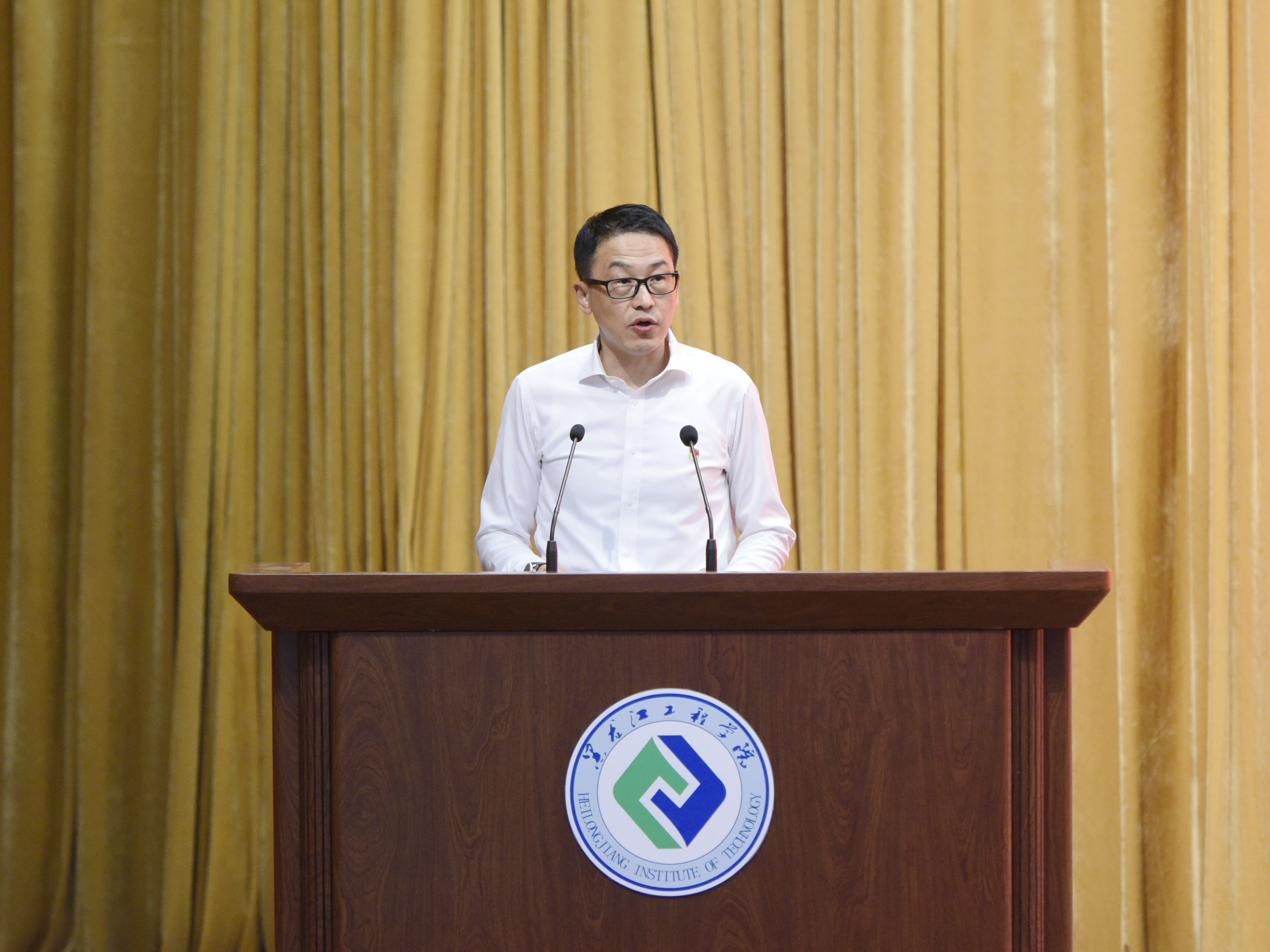 学校隆重召开庆祝中国共产党成立104周年暨“两优一先”表彰大会